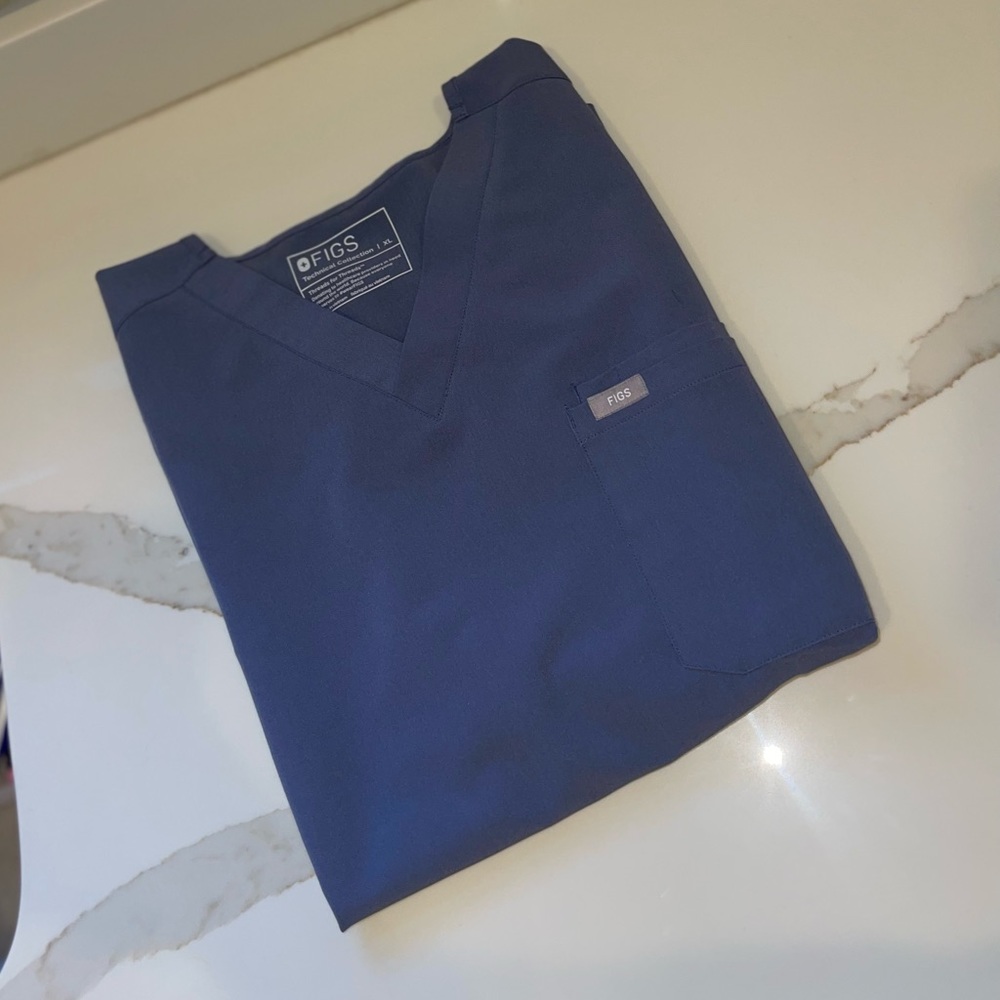 FIGS Men’s Space Navy LEON Scrub Top — Size XL